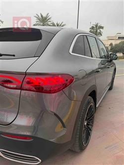 مرسيدس بنز إي كيو إي SUV